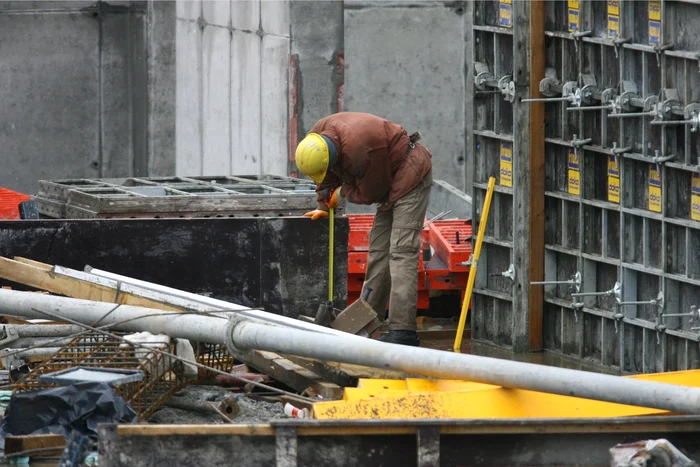 Cele mai multe accidente de muncă se produc în construcţii
