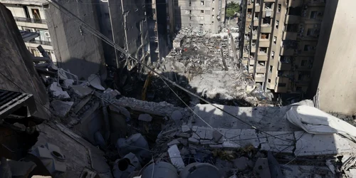 Urmările atacurilor israeliene asupra unor cartiere din Beirut FOTO EPA EFE jpg