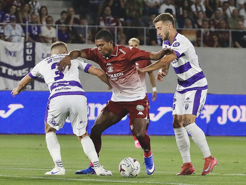 Rapid a câștigat „Meciul prieteniei”, Craiova s-a chinuit la Bacău
