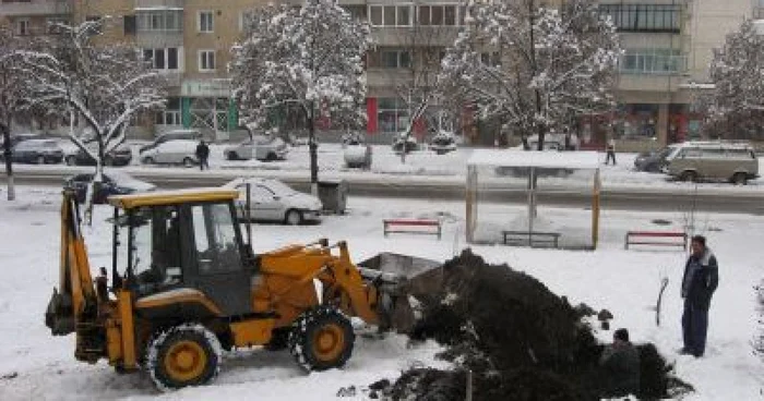 Reparaţii pe Cutezanţei