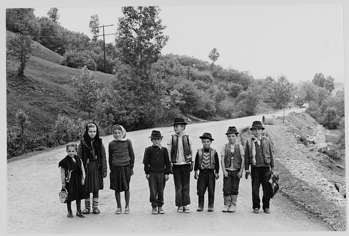 Copii mergând la școală FOTO europeana.eu