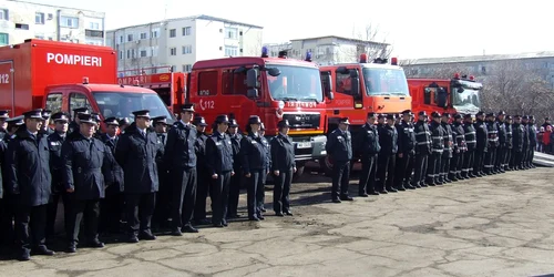 Pompierii recrutează voluntari pentru situaţiile de urgenţă