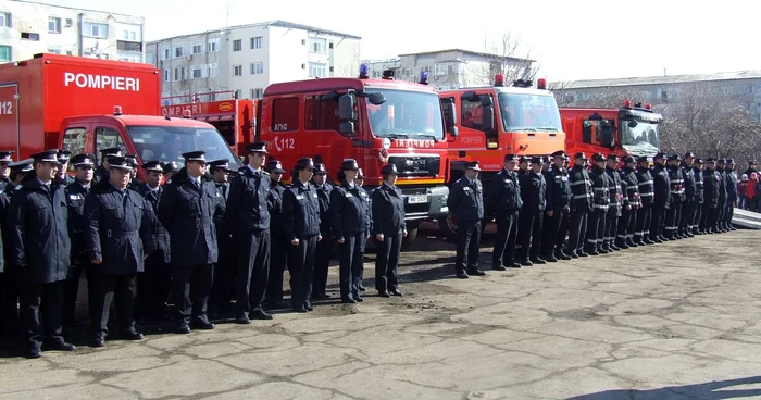 Pompierii recrutează voluntari pentru situaţiile de urgenţă