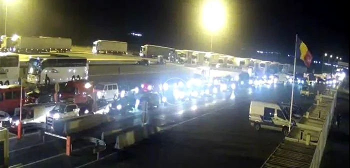 Trafic masiv la intrarea în țară, la Vama NădlacFoto opiniatimisoara.ro