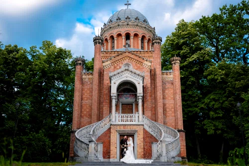 Nicoleta Scarlat, Baronessa de Brattleby și Răzvan Vasile, Honorary Lord of Brattleby, s-au căsătorit  pe domeniul Știrbey foto: arhiva personală 