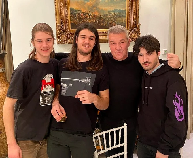 Dan Bittman, alături de cei trei fii ai săi, Alex, Patrick și Marc Nicholas Sursa: Instagram
