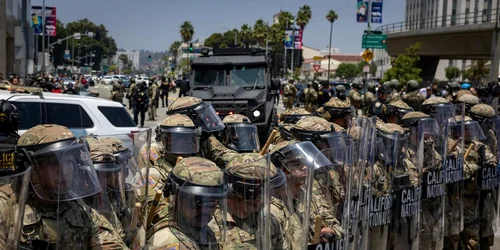 membri ai gărzii naționale din Los Angeles Foto Jason Armond Getty Images) jpg