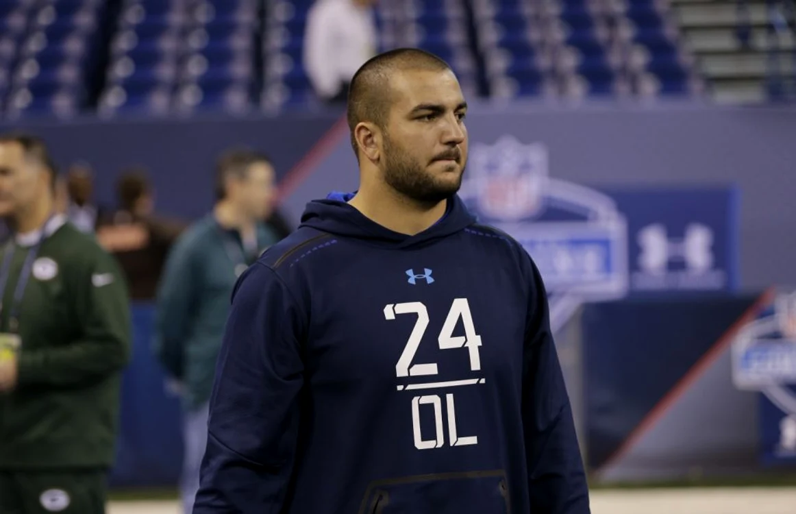 Hroniss Grasu, jucător la Chicago Bears