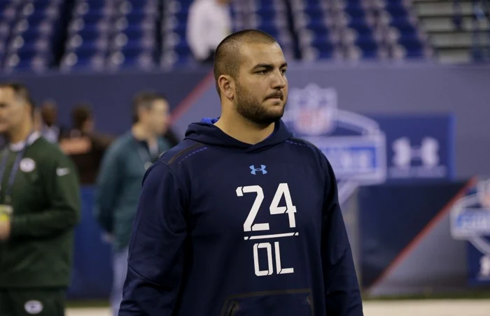 Hroniss Grasu, jucător la Chicago Bears