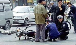 Zhang Pen, de 14 ani, se bărbiereşte  în fiecare zi din cauza unei dereglări hormonale jpeg