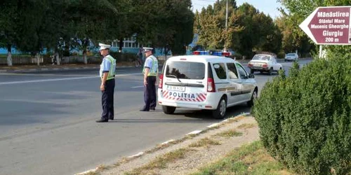 Poliţiştii au aplicat sute de amenzi