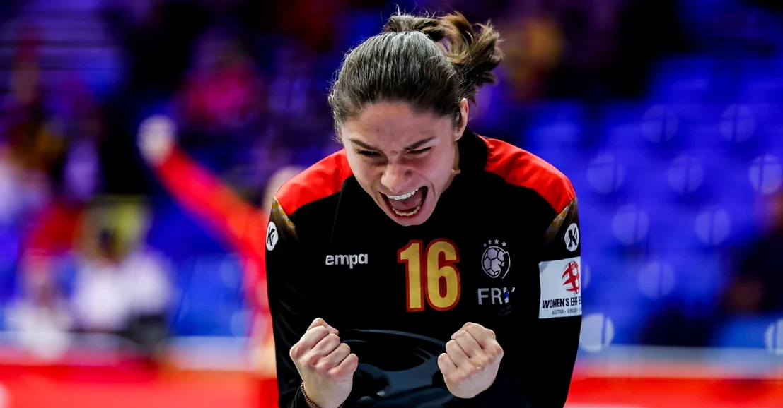 Raluca Kelemen, 4 parade în finalul partidei cu Suedia. Foto Jozo Cabraja (EHF) 