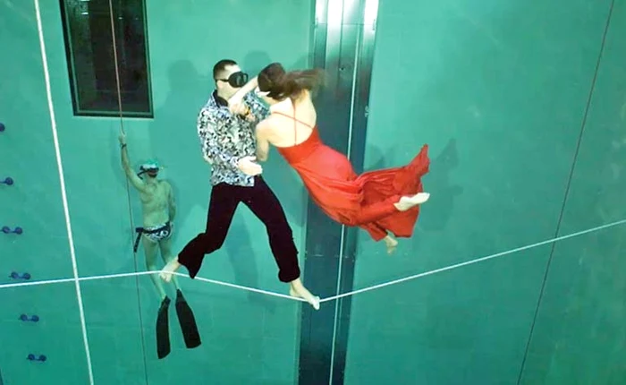 ... pentru a dansa timp de trei minute sub apăFoto: Profimedia