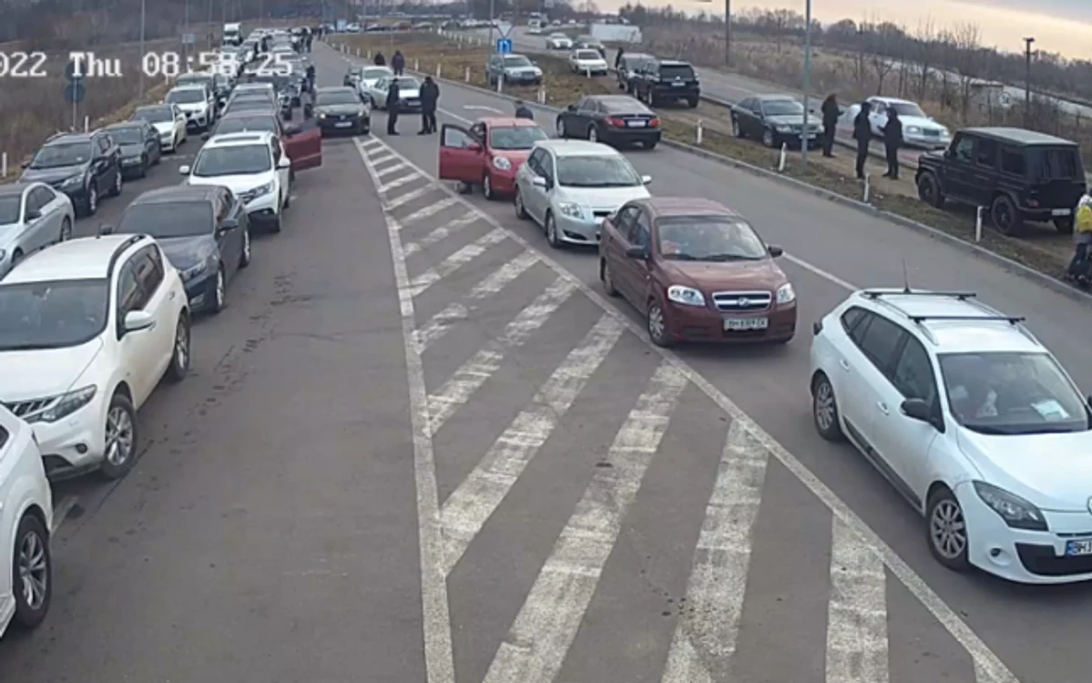 Cozi la punctul de frontieră Palanca, la granița dintre Ucraina și Moldova: Foto: adevarul.ro