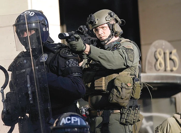 Scene de război în cea mai puternică țară a lumii