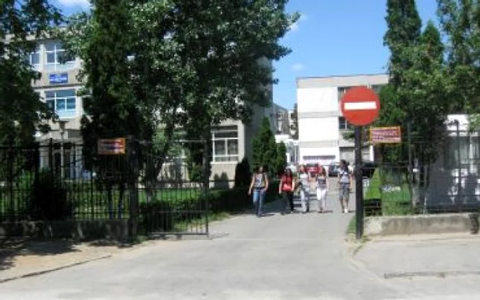 Piteşti: Două ore de meditaţie la română sau matematică costă 40 de lei