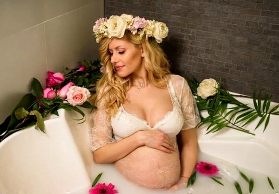 
    Mădălina a realizat o ședință foto superbă, însărcinată în șapte lunifoto: arhivă personală  