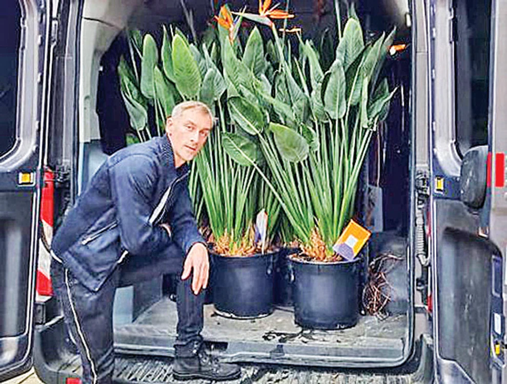 
    Bogdan a fost  mereu pasionat de  plantele exotice Fotografii: Facebook/Bogdan Harabagiu   