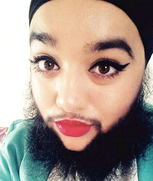 De la vârsta de 11 ani a început să-i crească barba