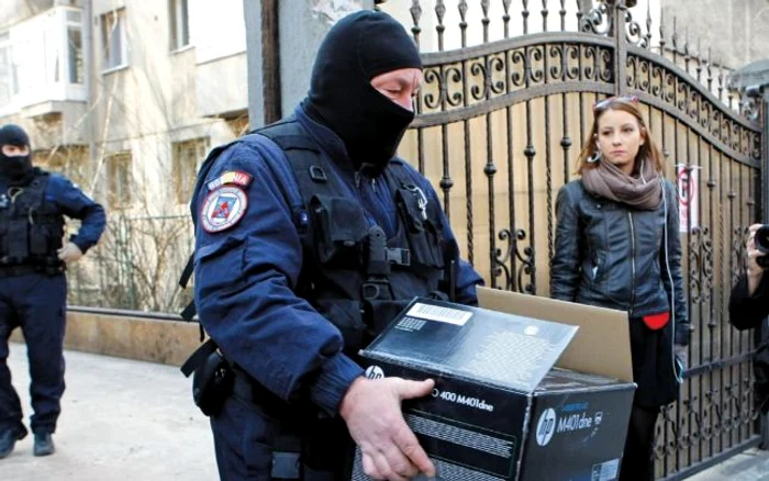 Mascații au făcut percheziții astăzi la cinci adrese, într-un nou dosar al dezinfectanților diluați din spitale