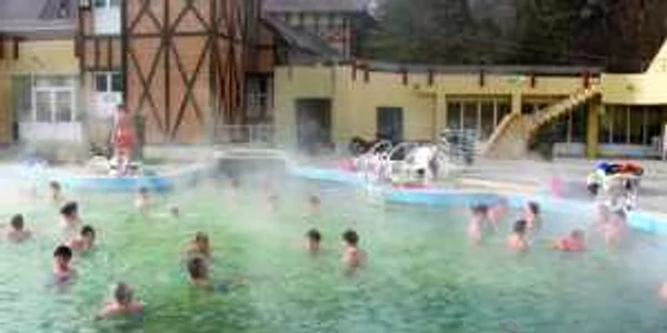 Aproape 800 de orădeni vin în fiecare weekend la ştrandul Apollo