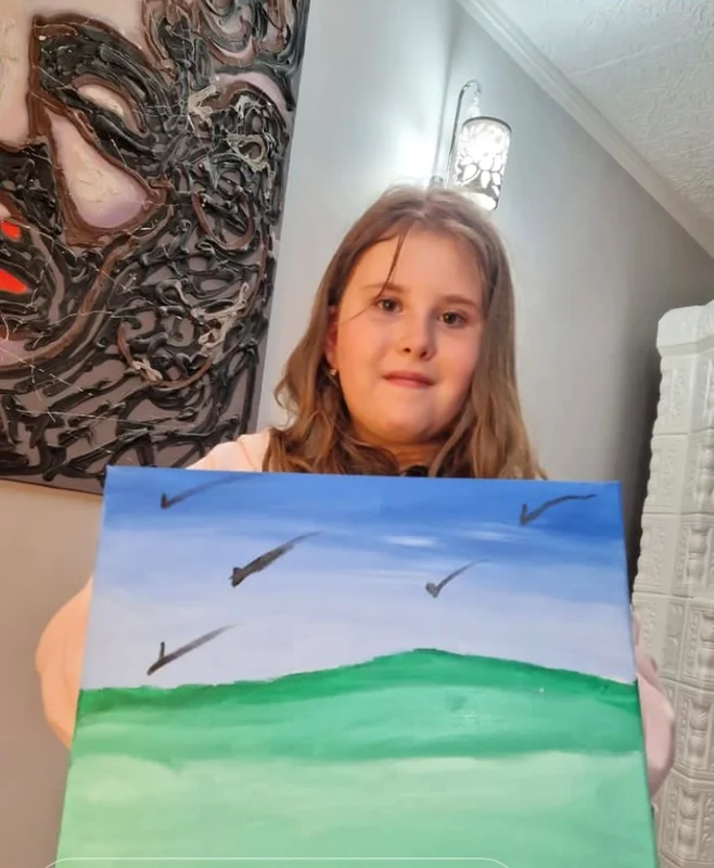 Isabela, fiica Oanei Roman, pictează tablouri la 9 ani Sursa: Instagram