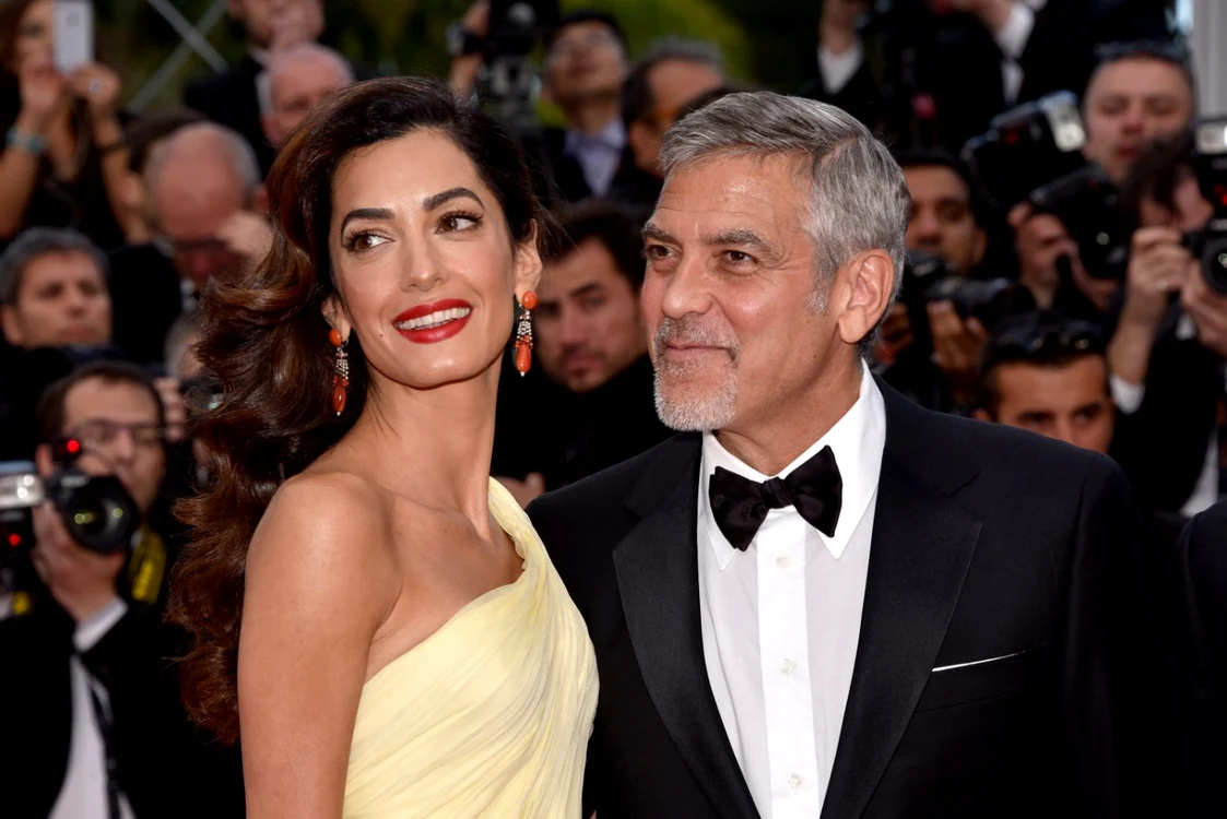 Soţii amal şi George Clooney s-au alăturat celebrităţilor care au donat bani pentru sprijinirea mai multor cauze în criza provocată de pandemie FOTO Guliver/Getty Images
