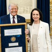 María Corina Machado i a inmanat lui Donald Trump medalia Premiului Nobel pentru Pace foto Casa Albă png