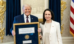 María Corina Machado i a inmanat lui Donald Trump medalia Premiului Nobel pentru Pace foto Casa Albă png