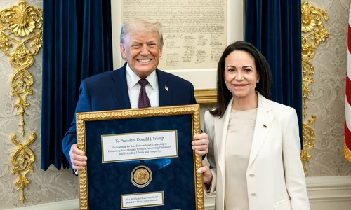 María Corina Machado i a inmanat lui Donald Trump medalia Premiului Nobel pentru Pace foto Casa Albă png