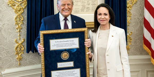 María Corina Machado i a inmanat lui Donald Trump medalia Premiului Nobel pentru Pace foto Casa Albă png