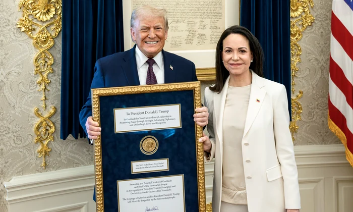 María Corina Machado i a inmanat lui Donald Trump medalia Premiului Nobel pentru Pace foto Casa Albă png