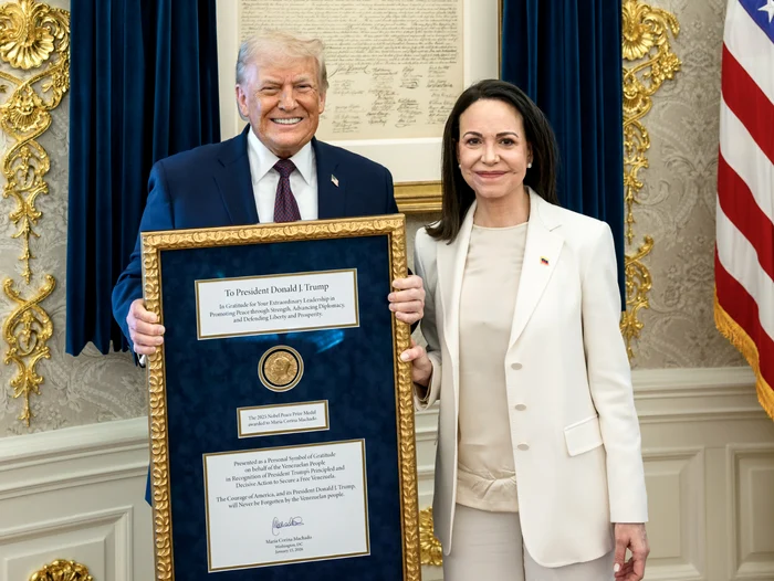 Premiul Nobel pentru Pace din 2025 a ajuns, în sfârșit, la Donald Trump / foto: Casa Albă