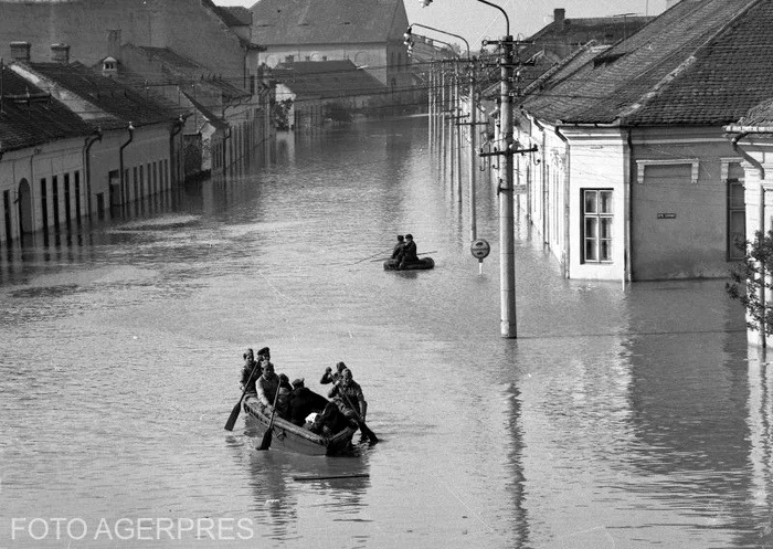 Nu mai puțin de 180 de oameni au murit din cauza apelor