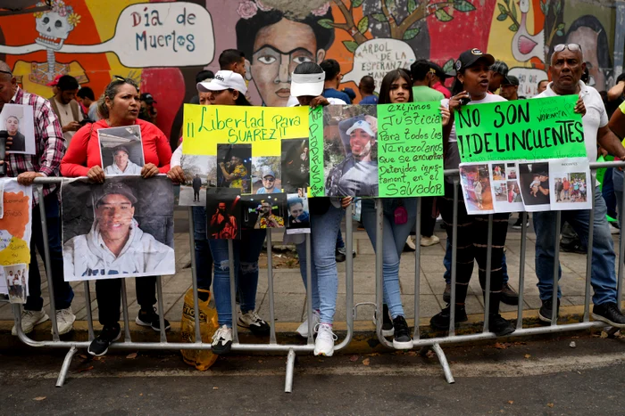 Rudele imigranților venezueleni deportați în El Salvador cer eliberarea lor FOTO PROFIMEDIA