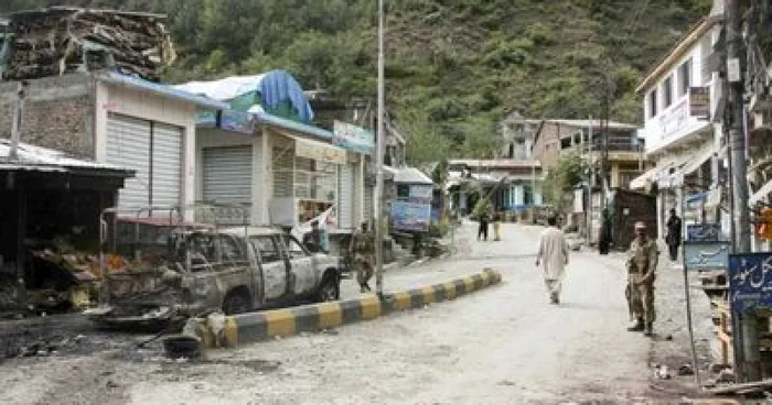 Patru morţi în Pakistan, în urma unui tir cu rachetă - Revista presei internaţionale