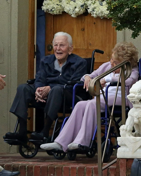 1 kirk douglas profimedia 0401612503 jpg jpeg