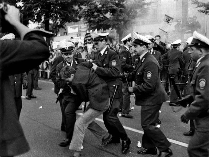 Poliția și studenții protestatari, în Germania. FOTO: Wikipedia