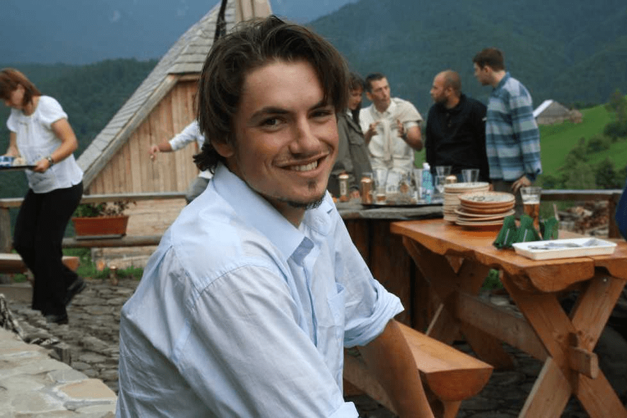 Columnă la Cioclovina pentru Nicholas Dimăncescu. Tânărul cineast american era fascinat de România VIDEO