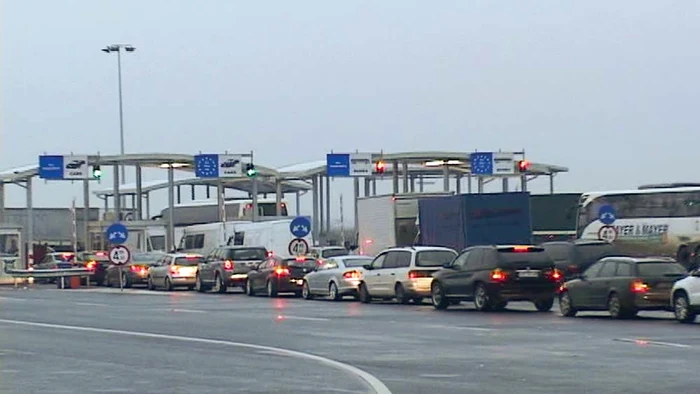 
    Zeci de mii de români  intră zilnic în ţară  prin vestul ţăriiFoto: www.aradon.ro  