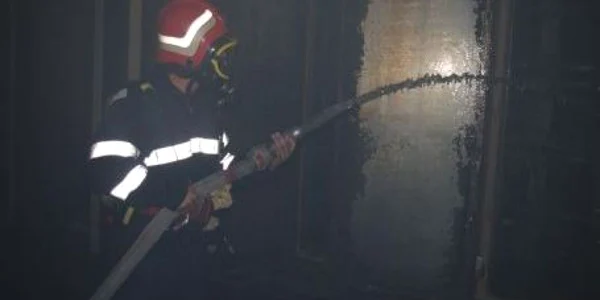 Pompierii au intervenit pentru a stinge flăcările Foto: arhivă