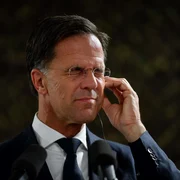 Premierul Olandei, Mark Rutte, a vizitat Centrul Naţional de Instruire Întrunită „Getica” de la Cincu, judeţul Braşov, însoţit de preşedintele Klaus Iohannis și premierul Nicolae Ciucă FOTO Inquam ( (6) jpg