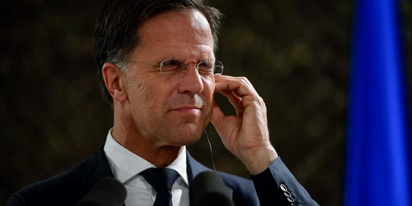 Premierul Olandei, Mark Rutte, a vizitat Centrul Naţional de Instruire Întrunită „Getica” de la Cincu, judeţul Braşov, însoţit de preşedintele Klaus Iohannis și premierul Nicolae Ciucă FOTO Inquam ( (6) jpg