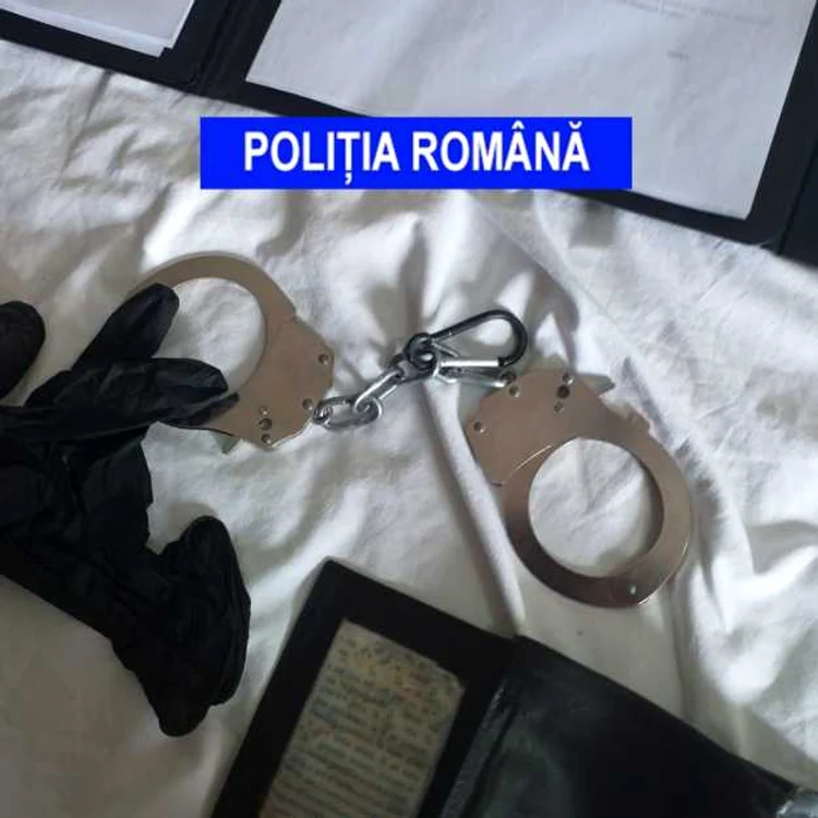 Cătușele: Fascinante și intră în categoria, "jucării erotice pentru femeile mature"