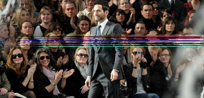 Designerul Marc Jacobs este directorul de creaţie al casei de modă Louis Vuitton de 16 ani