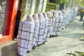 Cele 50 de mirese în colivii  au defilat pe străzi, de la  Universitate la Piaţa Romană jpeg