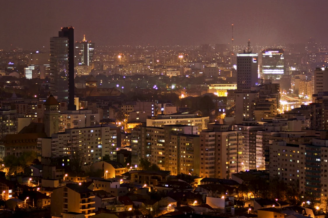 Zona Pieţei Victoriei, fotografiată de pe Turnul de Ascensoare. FOTO reptilianul.blogspot.com