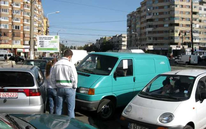 Brăila:Autoturismele oferite spre vânzare blochează domeniul public