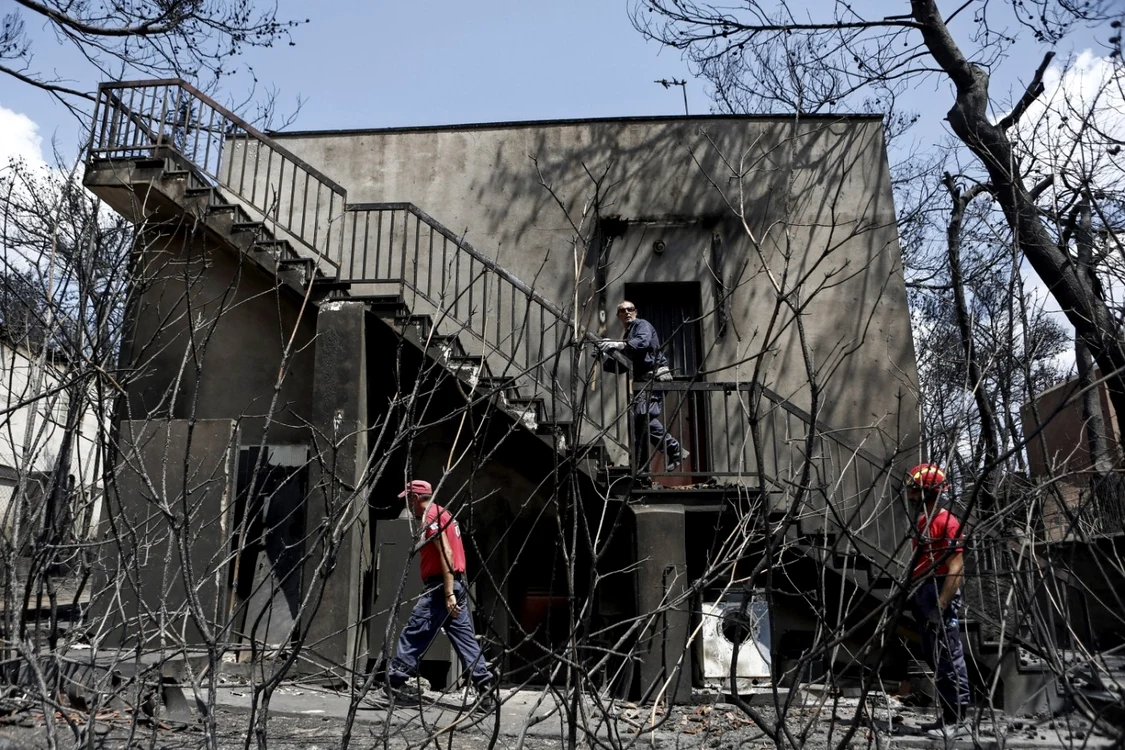 Localitatea Mati a fost distrusă aproape în totalitate de devastatorul incendiu din iulie  Foto: EPA/EFE