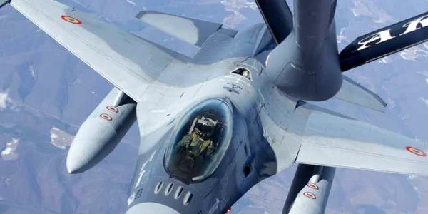 Avioana F16 alimentate in zbor FOTO Fortele Aeriene Romane/Facebook 